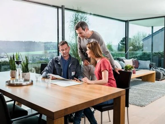 Installateur mit Paar