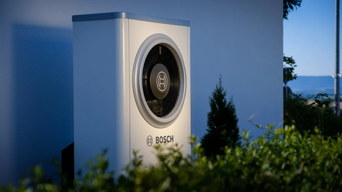 Luft-Wasser-Wärmepumpe vor dem Referenzobjekt in Plochingen.