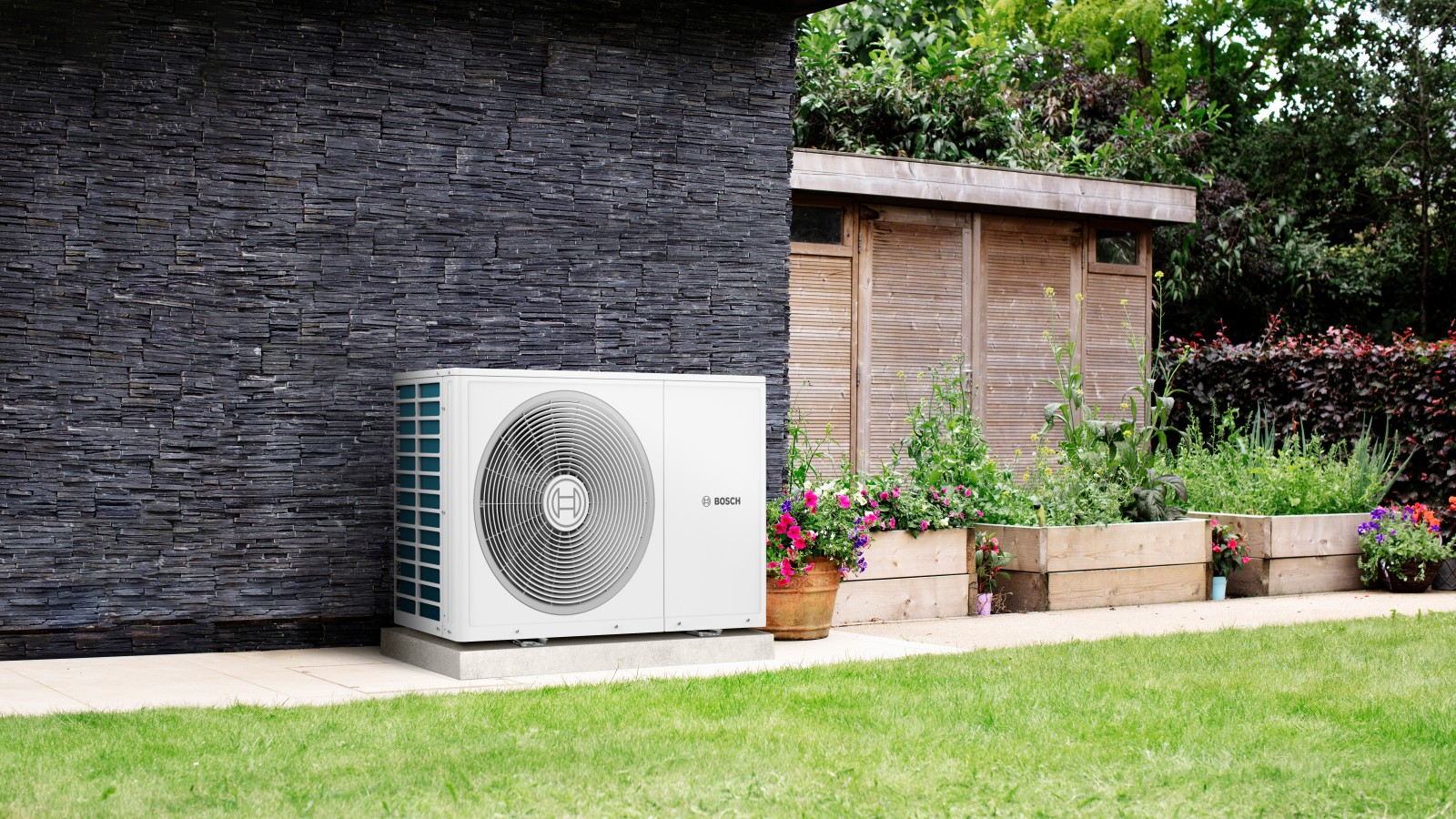 Compress_3800i_ODU_Small_Chassis_on_concrete_plate_in_garden