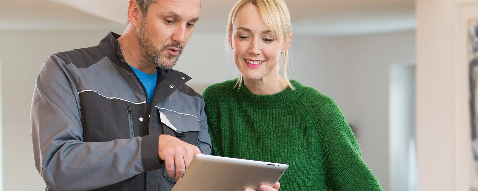 Installateur met vrouw