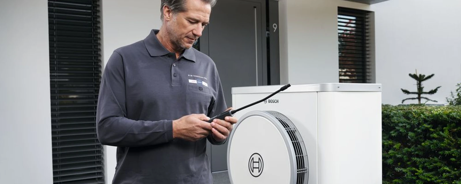 Service met warmtepomp buiteunit Compress 7400i