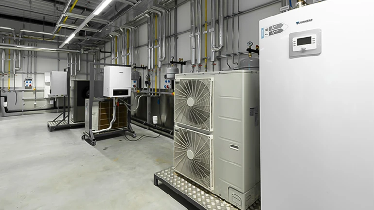 Pompe à chaleur air-eau ou géothermique ? Suivez une formation à la Bosch Climate Academy !