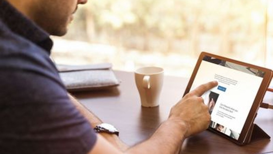 L'installateur utilise un iPad