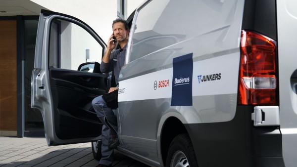 Un technicien arrive sur site Un technicien arrive sur site