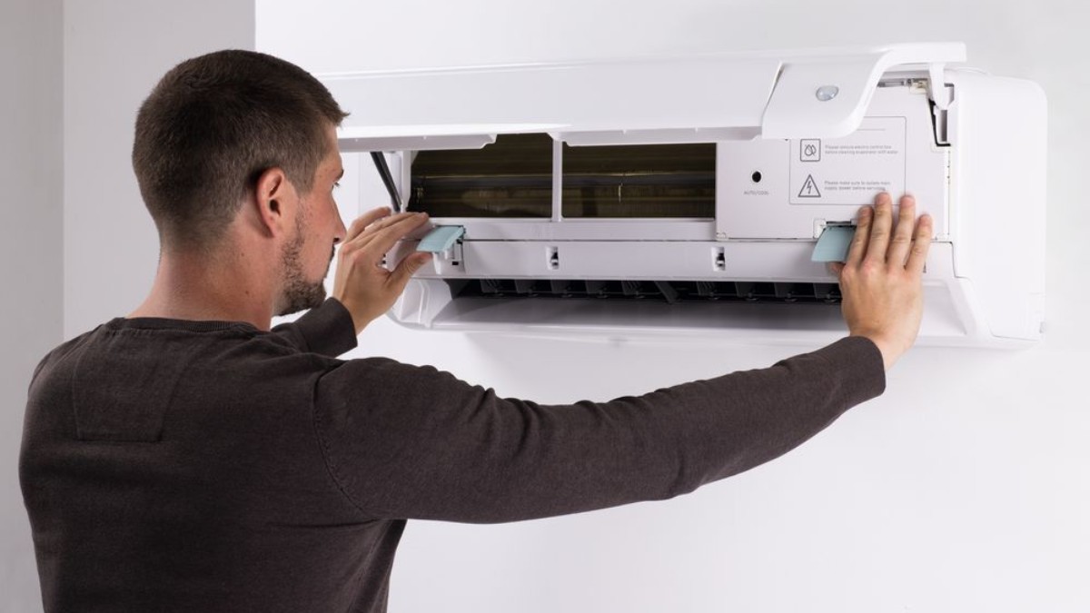 Assembly of air conditioner climate 6000i