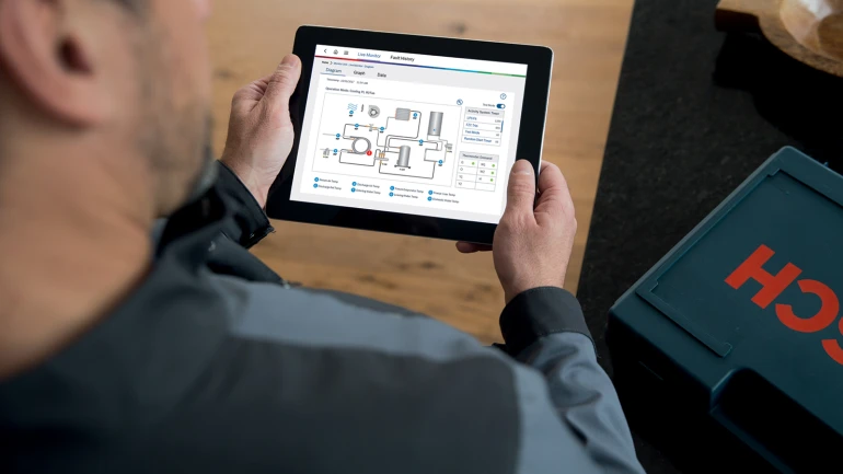 Un entrepreneur consultant la documentation sur une tablette