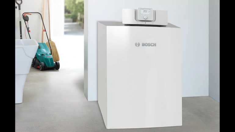 L'Olio Condens 8000 F est installée dans un garage.