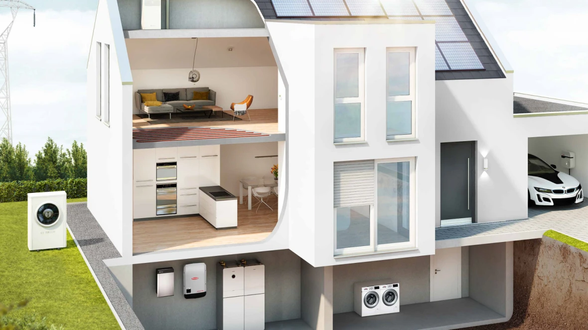 Moderna casa monofamiliare con impianto fotovoltaico, pompa di calore ed Energy Manager