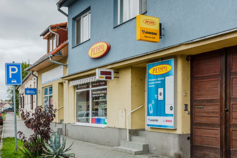 Plyspo - showroom exteriér