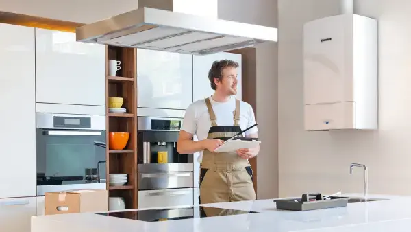 installer_in_a_kitchen