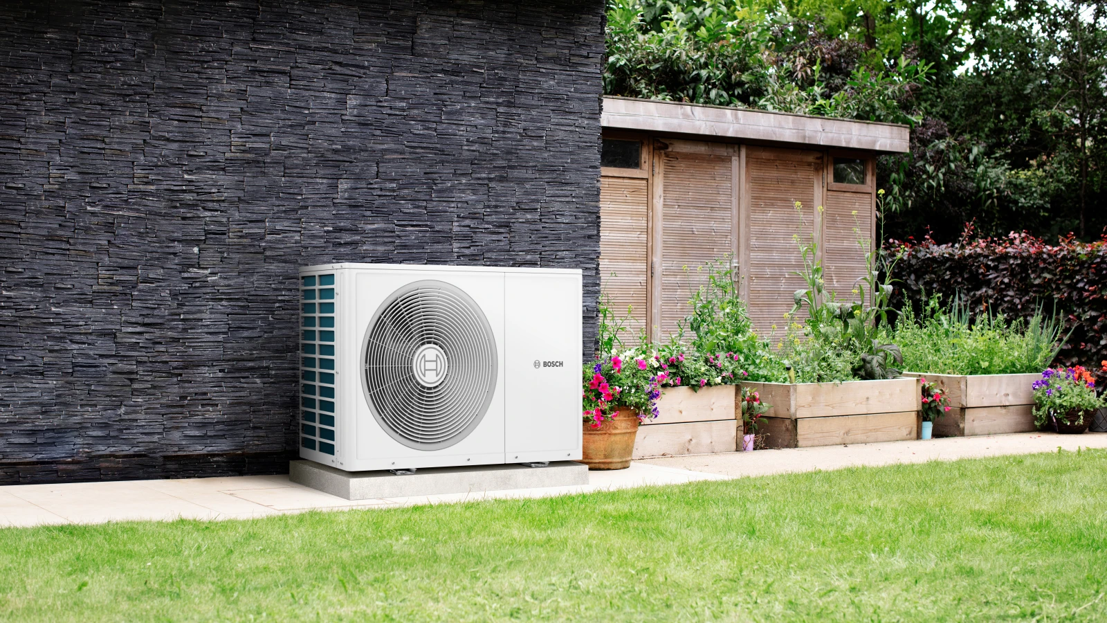 Compress_3800i_ODU_Small_Chassis_on_concrete_plate_in_garden