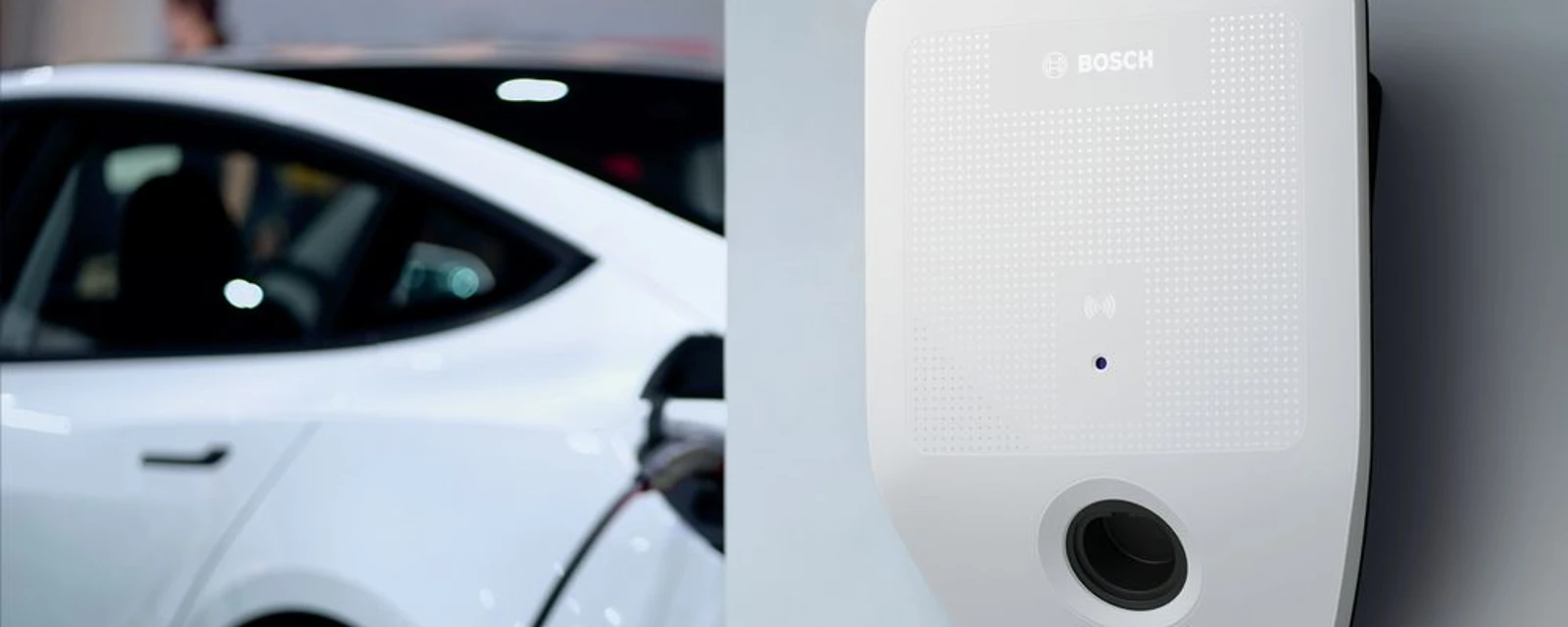 Wallbox in front of car