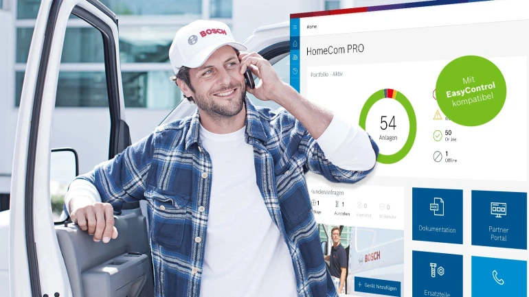 Bosch Fachinstallateur telefoniert mit Kunden zur Heizungsüberwachung mit HomeCom Pro.