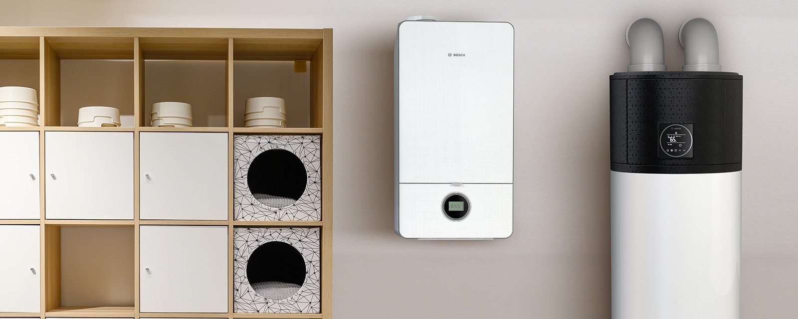 Brauchwasserwärmepumpe Bosch Compress 5000 DW steht in einem Wirtschaftsraum auf dem Boden, daneben hängt ein Heizgerät an der Wand. Brauchwasserwärmepumpe Bosch Compress 5000 DW steht in einem Wirtschaftsraum auf dem Boden, daneben hängt ein Heizgerät an der Wand.