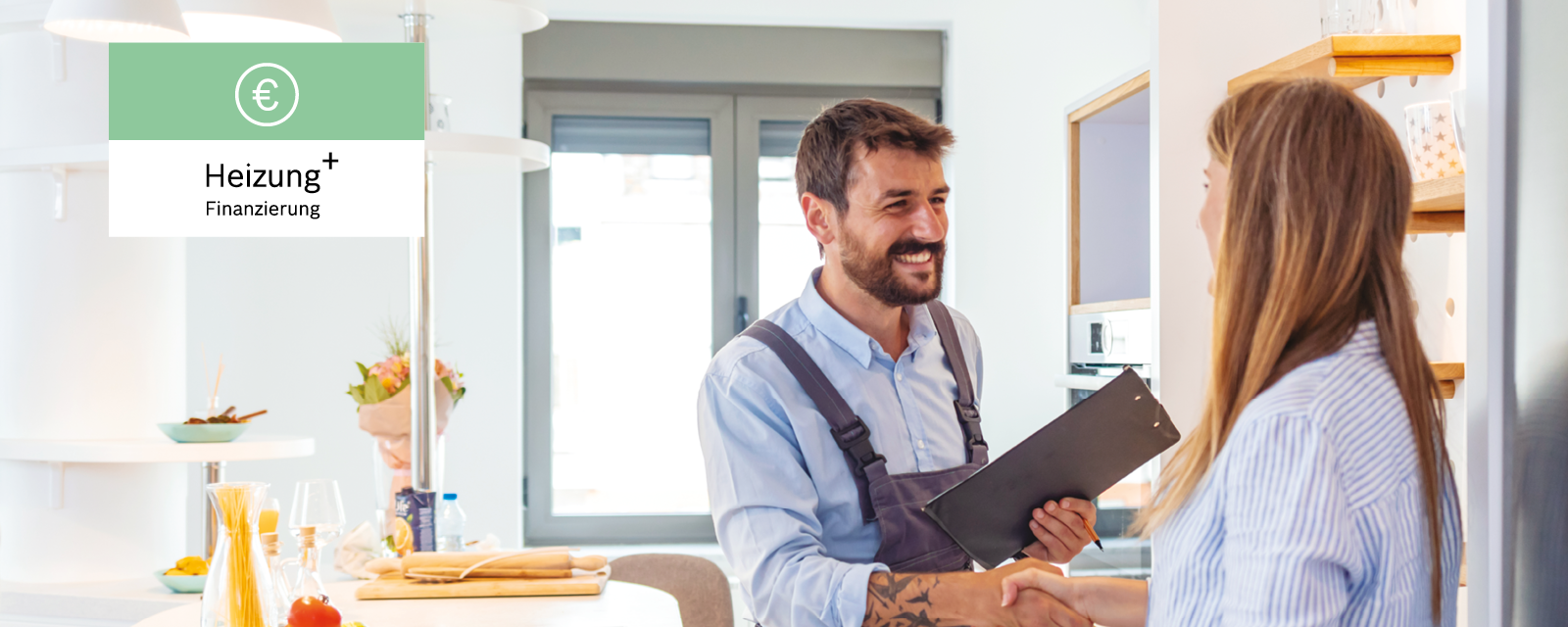 Bosch Installateur berät Paar über die Heizungsfinanzierungs-Möglichkeiten von Bosch Bosch Installateur berät Paar über die Heizungsfinanzierungs-Möglichkeiten von Bosch