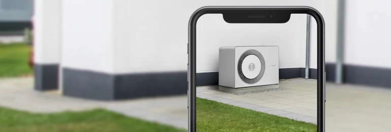 Wärmpumpe wird mit Hilfe eines VR-Tools vor dem Haus virtuell verortet.
