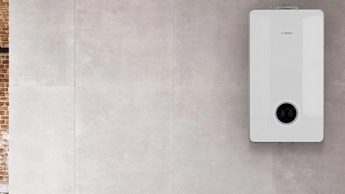 Gasheizung hängt in einer modernen Wohnung.