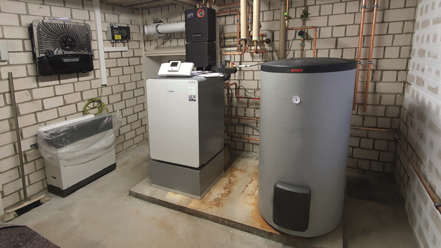 Condens Hybrid 8000i F im Keller Condens Hybrid 8000i F im Keller