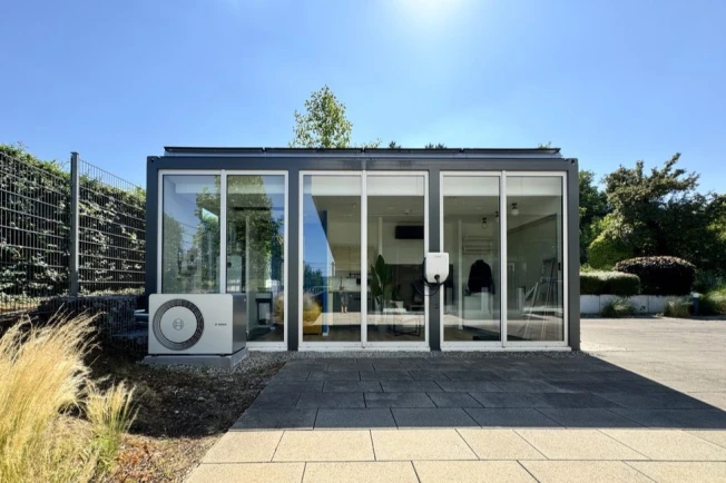 Bosch Live Electric Haus von Bosch mit Glasfront