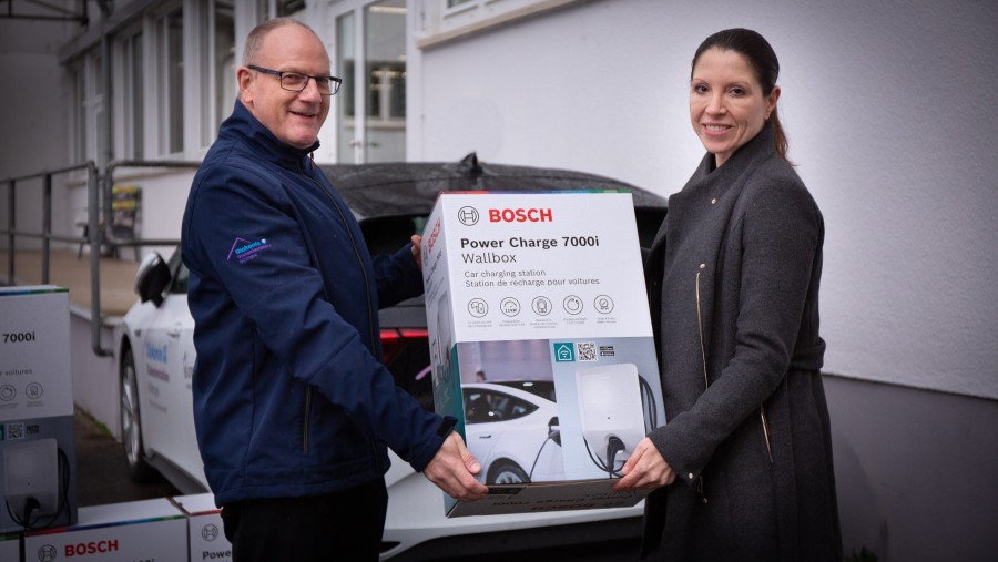 Bosch spendet 5 Wallboxen an die Diakoniestation in Nürtingen.