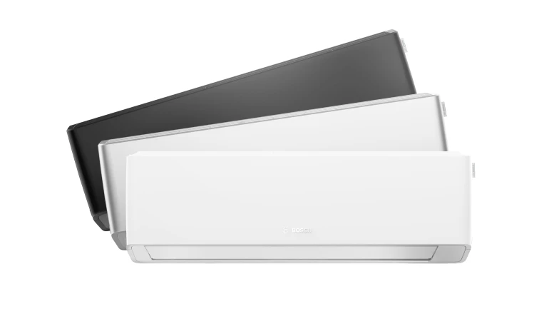 Drei verschiedene Farbvarianten eines Klimageräts.