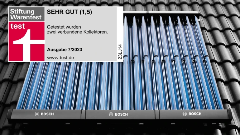 Bosch Solarkollektoren mit Stiftung Warentest Siegel im Vordergrund