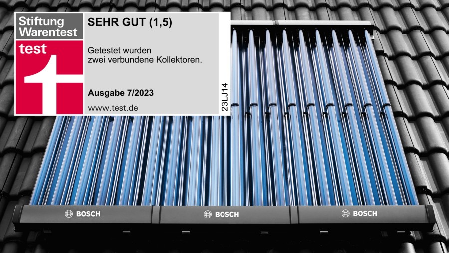 Bosch Solarkollektoren mit Stiftung Warentest Siegel im Vordergrund Bosch Solarkollektoren mit Stiftung Warentest Siegel im Vordergrund