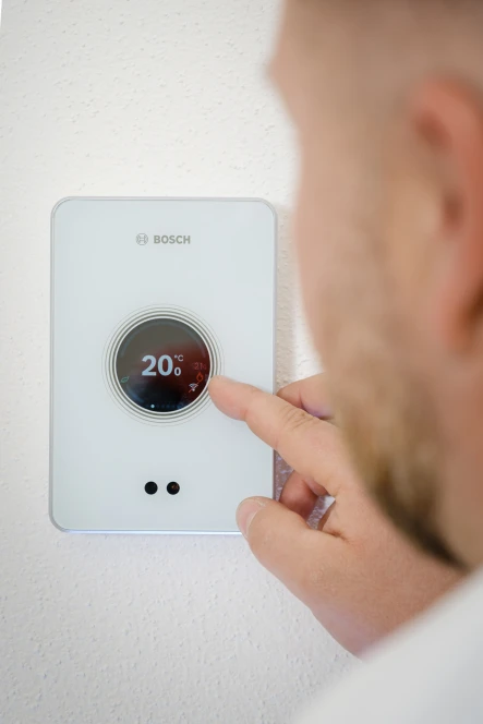 Der Heizungsregler zur Bedienung der Flow 8000