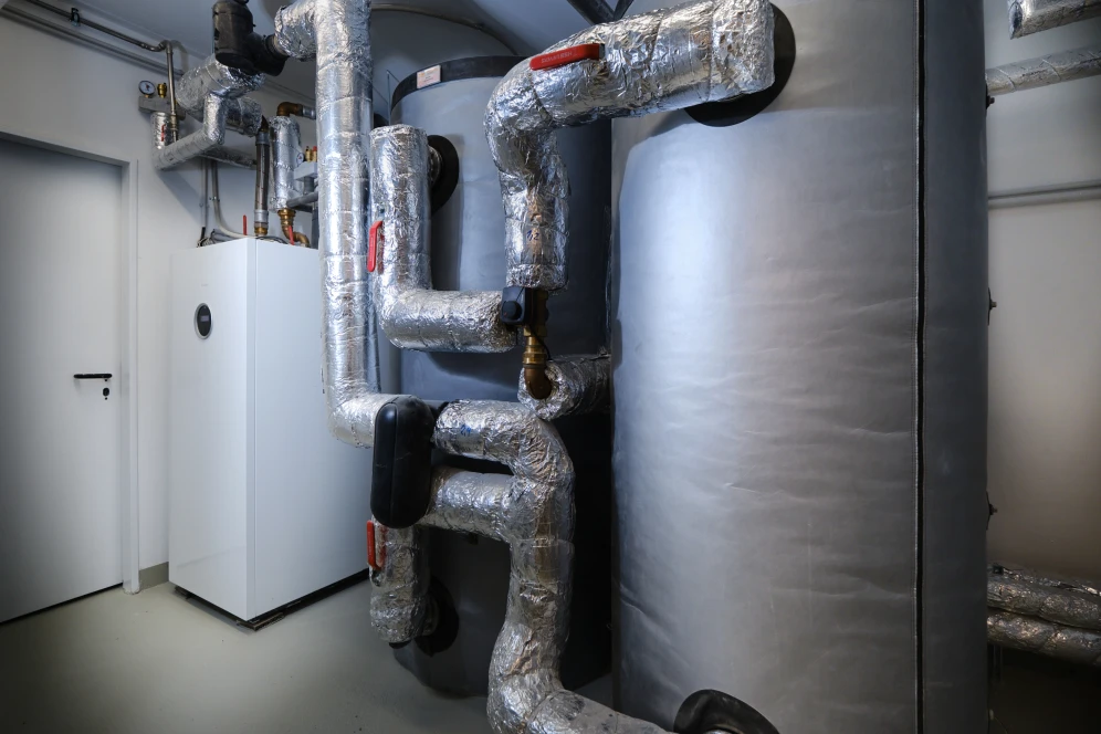 Zwei Bosch Erdwärmepumpen und 27 Wohnungsstationen versorgen! Gebäudeensemble in Wilhelmshaven nachhaltig mit Wasser und Wärme
