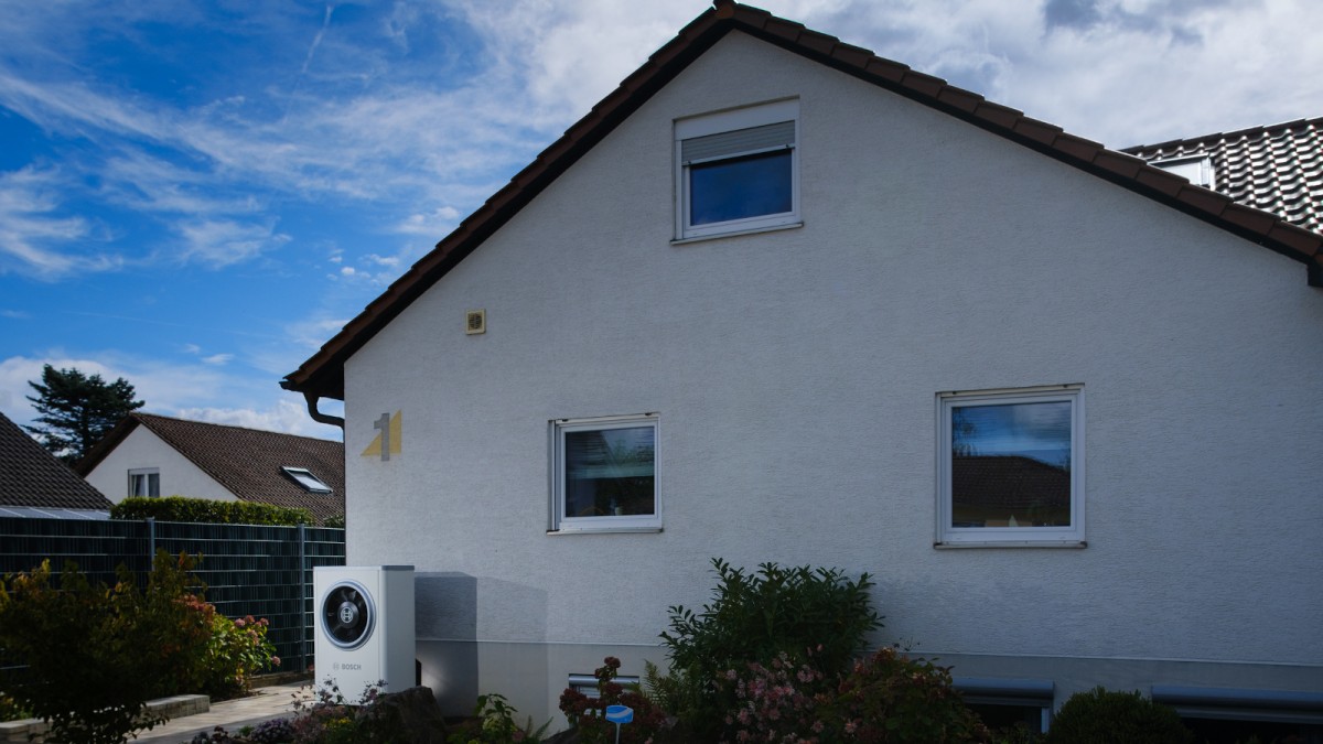 Referenzobjekt Offenbach Sanierung mit Bosch Wärmepumpe Compress 7000i AW in Kombination mit dem Bosch Energiemanager Referenzobjekt Offenbach Sanierung mit Bosch Wärmepumpe Compress 7000i AW in Kombination mit dem Bosch Energiemanager