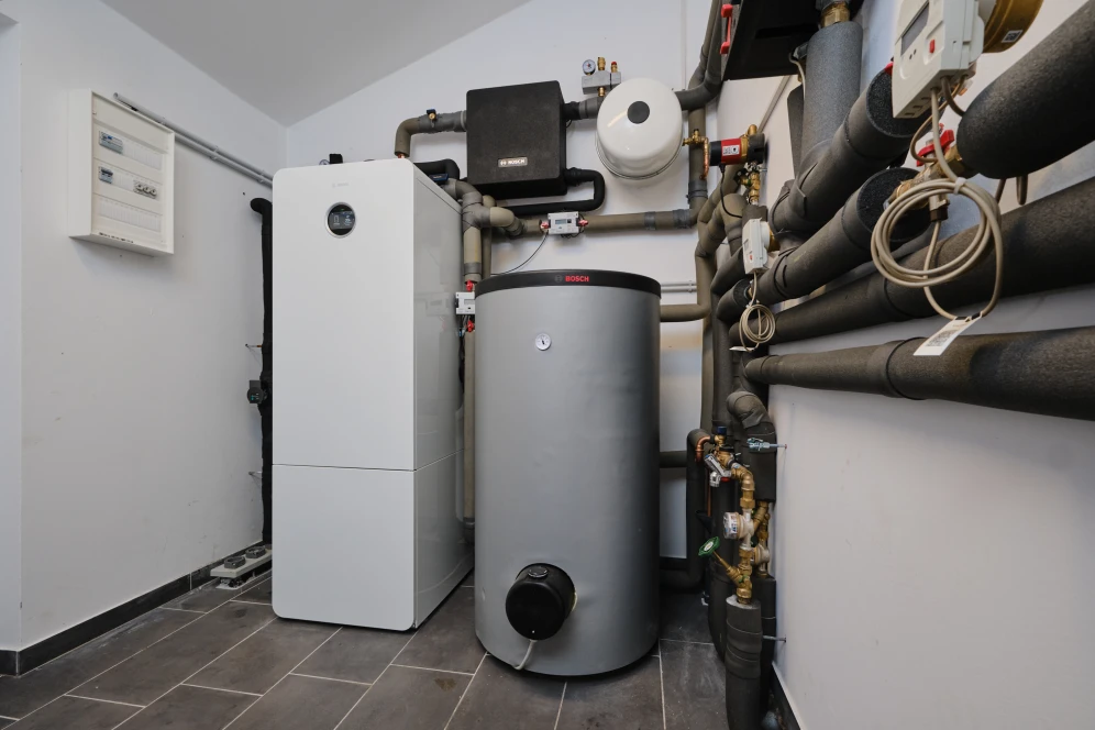 Wärmepumpe in Keller aufgestellt.