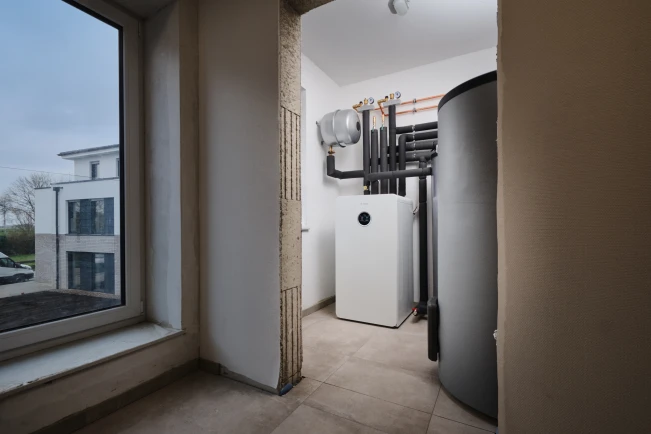 Bosch Erdwärmepumpe im Heizungsraum installiert
