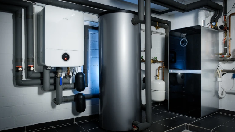 Gas-Brennwert-Kessel mit Solarstrom und Wärmepumpe