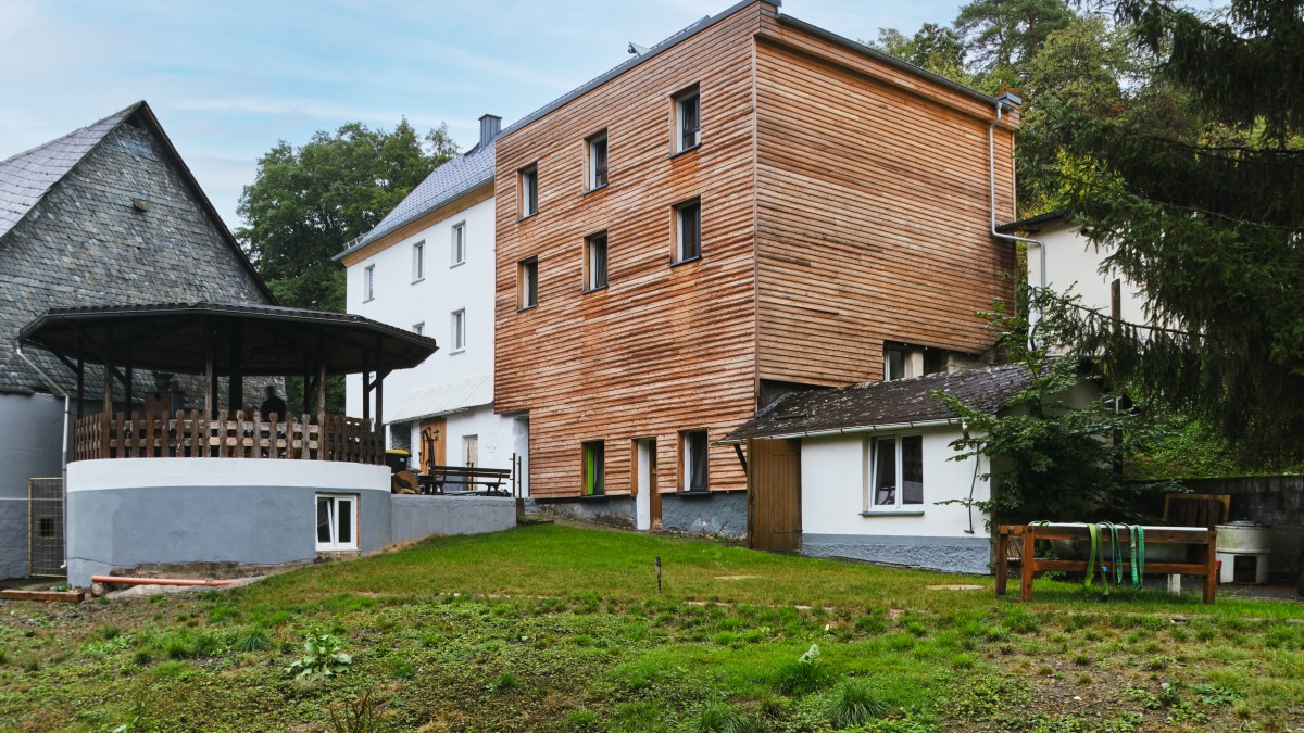 Wasser, Sonne, Wärmepumpe Das Trio für mehr Autarkie in der grünen Mitte Deutschlands Wasser, Sonne, Wärmepumpe Das Trio für mehr Autarkie in der grünen Mitte Deutschlands