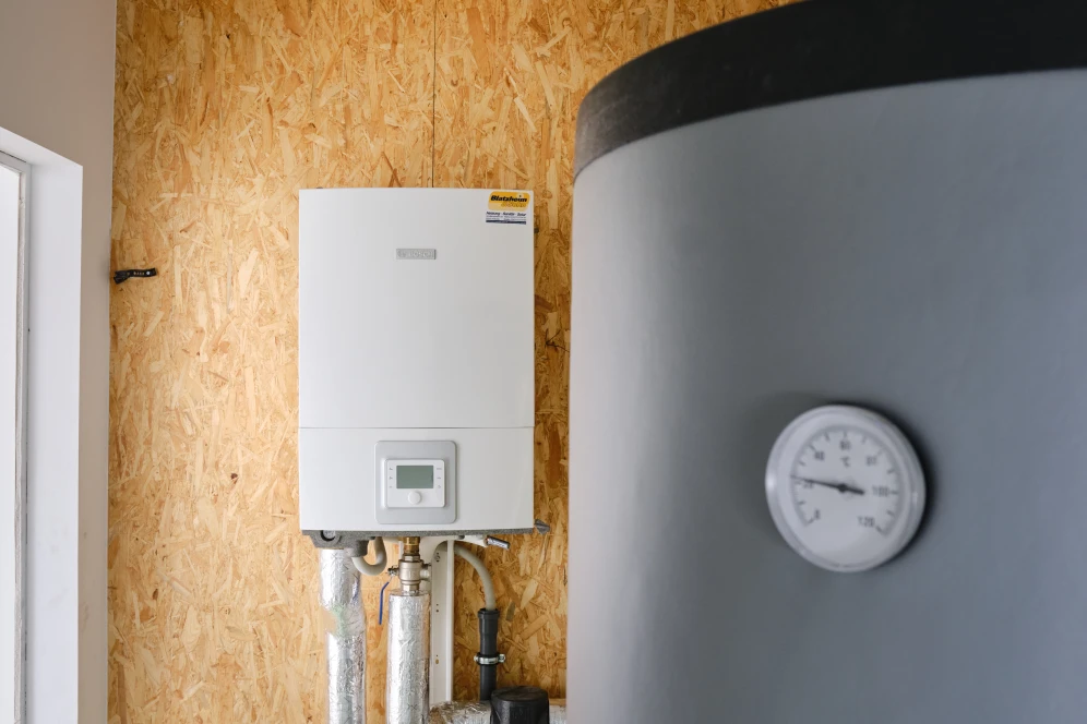 Compress 3400i AWS Split Klima-Wärmepumpe von Bosch versorgt ein Zweifamilien-Haus in Düren