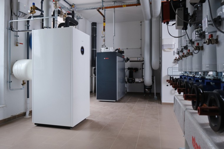 Bosch Hybrid-Anlage im Einsatz beim Seniorenzentrum „Heimaadhaven“ Bosch Hybrid-Anlage im Einsatz beim Seniorenzentrum „Heimaadhaven“