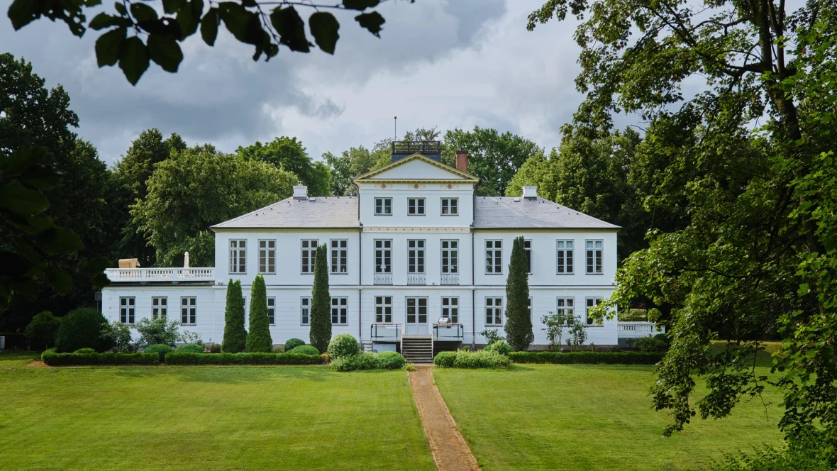 Herrschaftliches Haus mit Garten