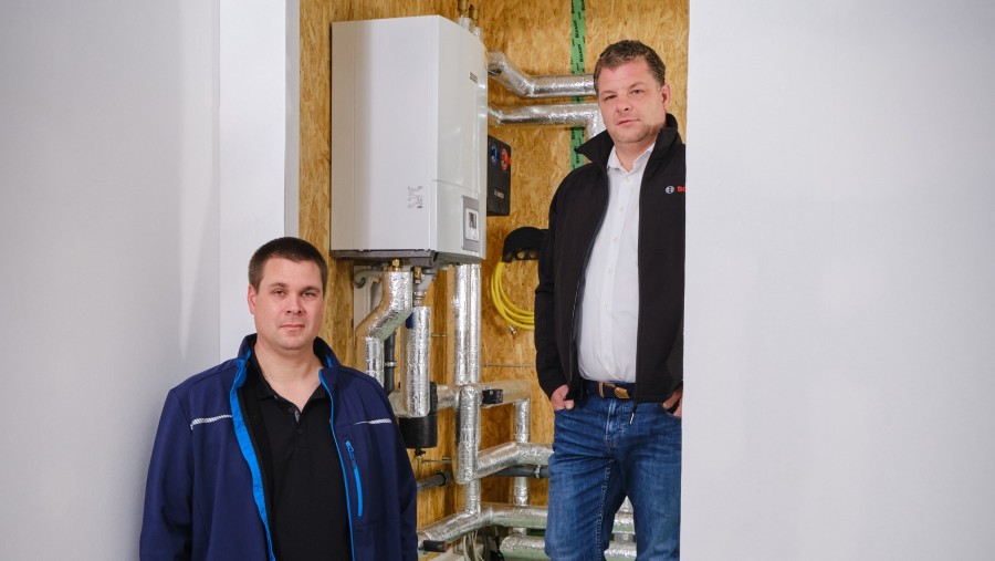 Compress 3400i AWS Split Klima-Wärmepumpe von Bosch versorgt ein Zweifamilien-Haus in Düren Compress 3400i AWS Split Klima-Wärmepumpe von Bosch versorgt ein Zweifamilien-Haus in Düren