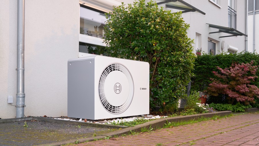 Modernisierung für ein Reihenhaus in Essen-Werden mit Bosch Wärmepumpe und PV-Anlage. Modernisierung für ein Reihenhaus in Essen-Werden mit Bosch Wärmepumpe und PV-Anlage.