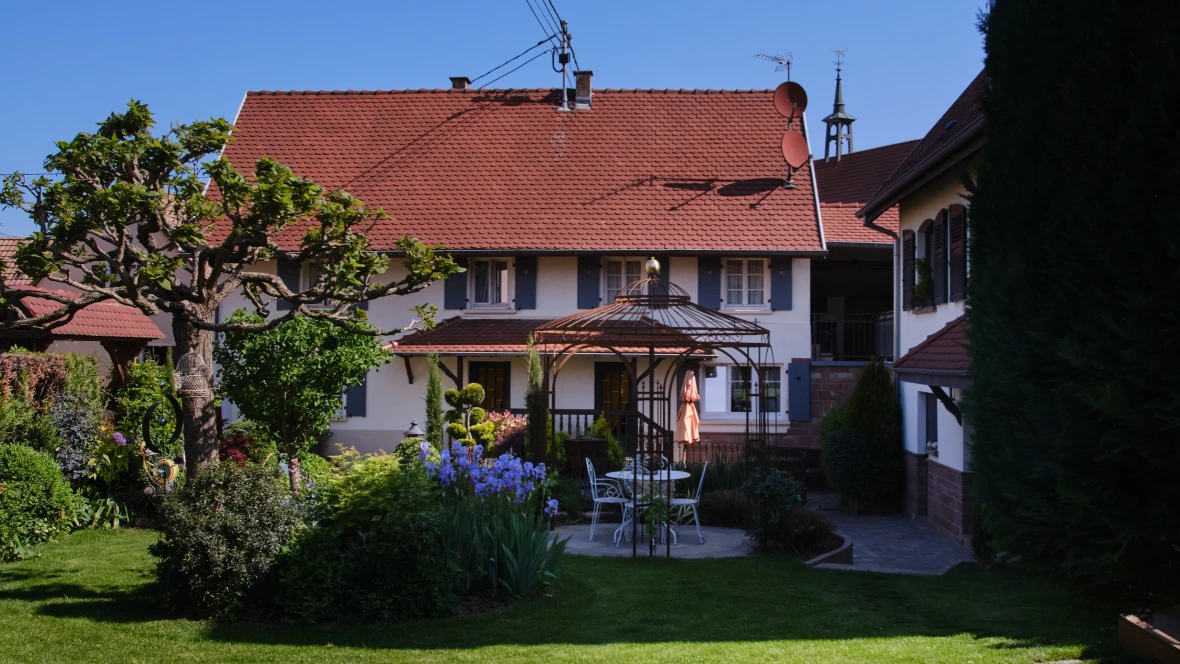 Altes Einfamilienhaus mit großem Garten