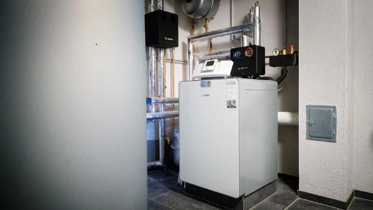 Referenzobjekt Neubau Korbach: Sechs Wohnungsstationen Flow 7000 MS in Kombination mit Gas-Brennwertkessel und Solarfläche