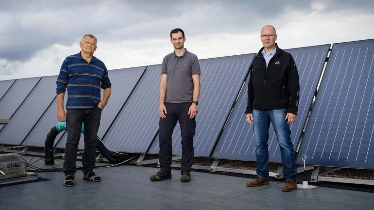 Referenzobjekt Neubau Korbach: Sechs Wohnungsstationen Flow 7000 MS in Kombination mit Gas-Brennwertkessel und Solarfläche