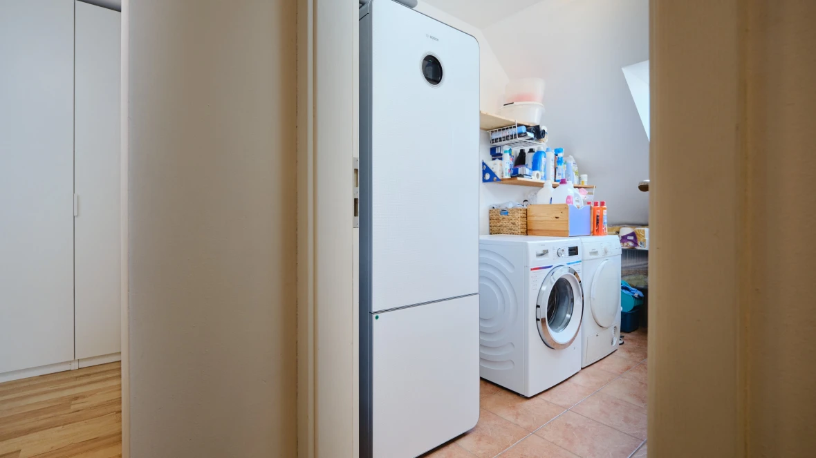 Wärmepumpeninneneinheit in Hauswirtschaftsraum