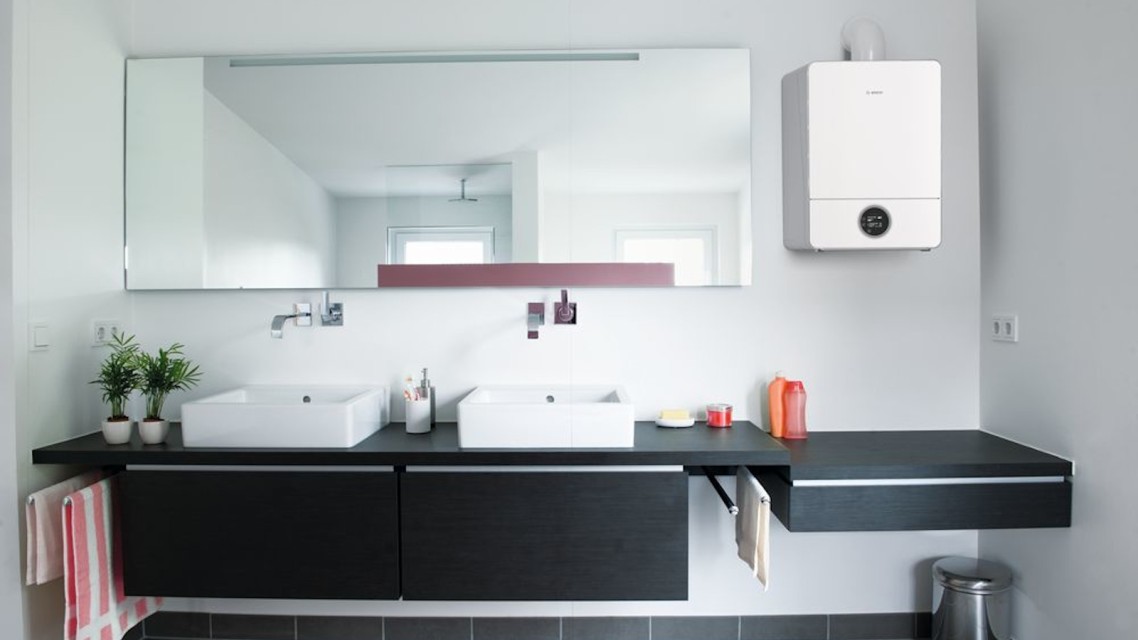 Gastherme von Bosch eingebaut im Badezimmer Gastherme von Bosch eingebaut im Badezimmer