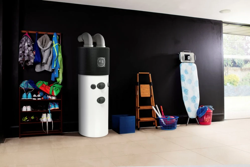 Bosch Brauchwasserwärmepumpe steht im Hauswirtschaftsraum