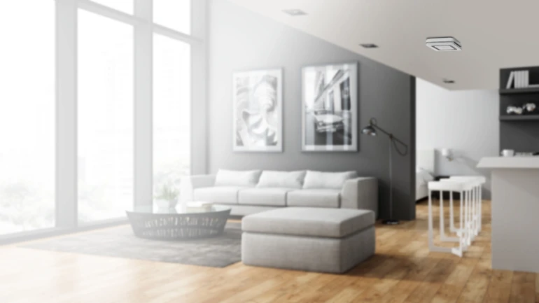 Ein Erdgasmelder hängt an der Decke im Wohnzimmer