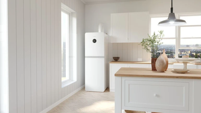 Bosch Condens 9000i WM bodenstehend in einer modernen Küche.