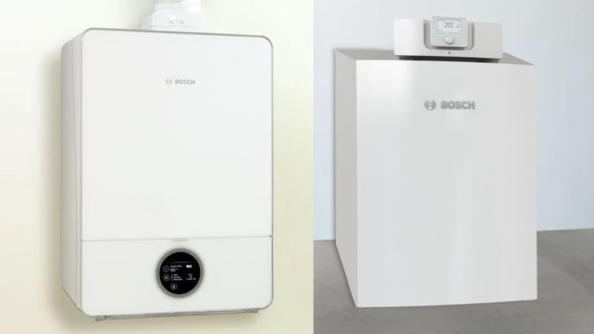 Links Bosch Condens 9800i W an der wandhängend und rechts im Vergleich Bosch Olio Condens 7000 F auf dem Boden stehend
