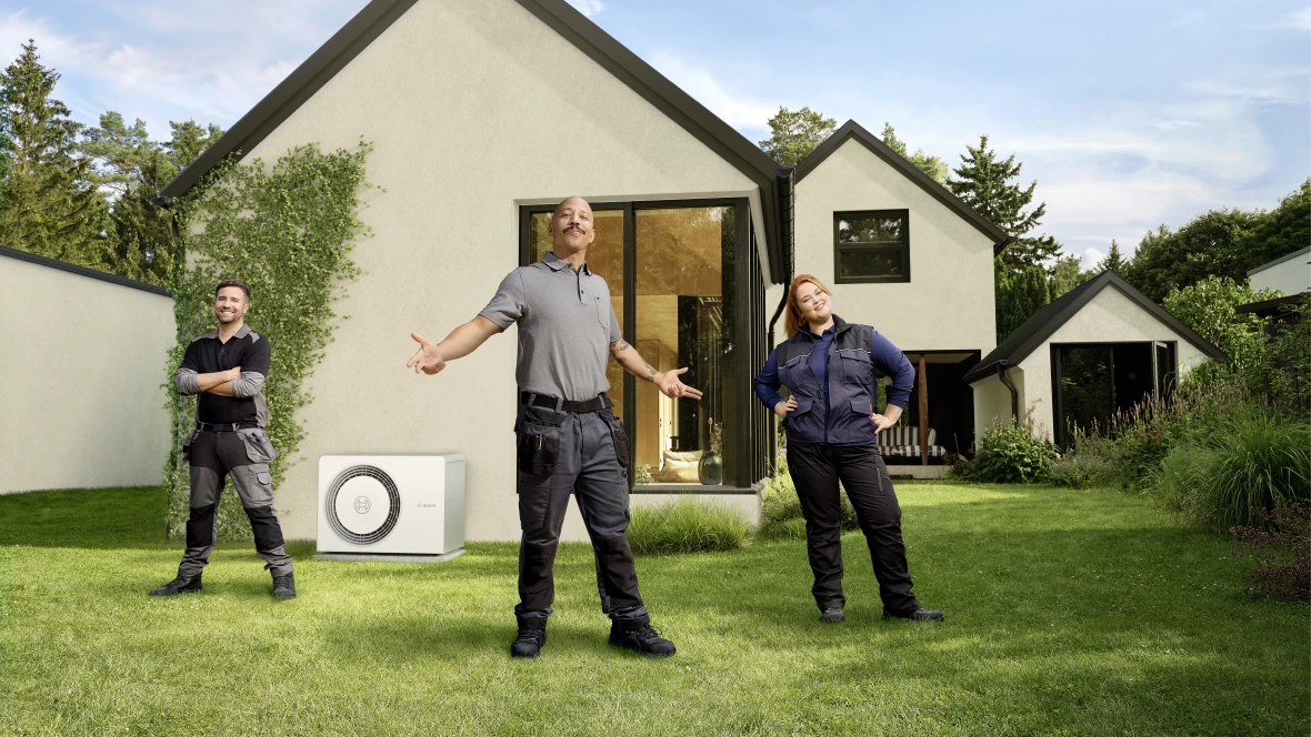 Install Like a Bosch groupshot installers infront of house