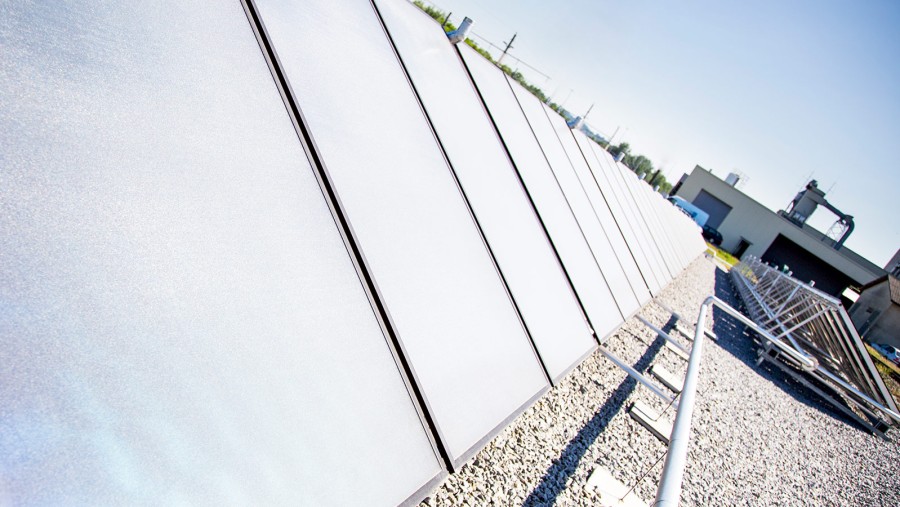 Panneaux solaires sur le toit Panneaux solaires sur le toit